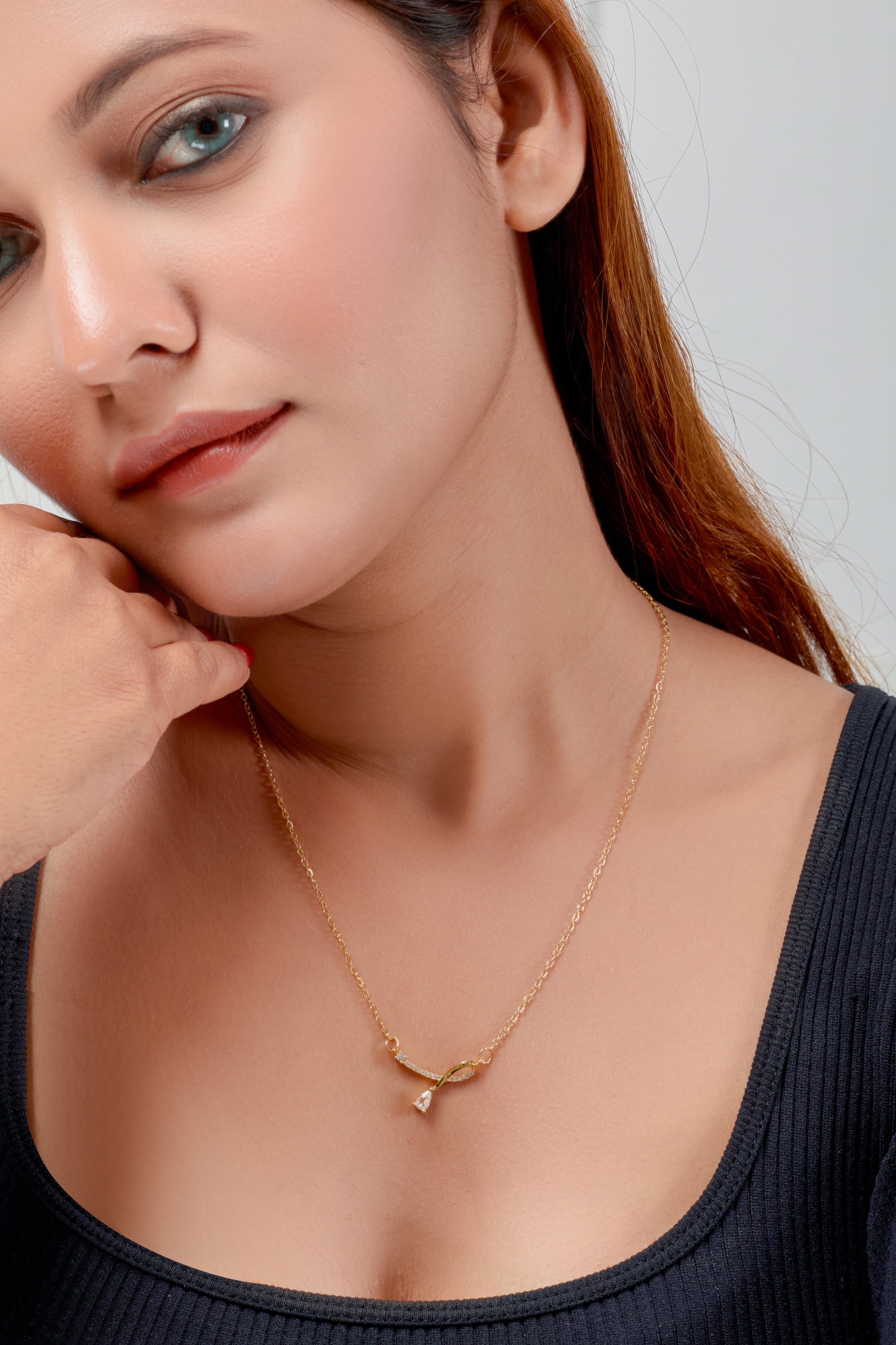 Liora Dangle Neckless GWN -4