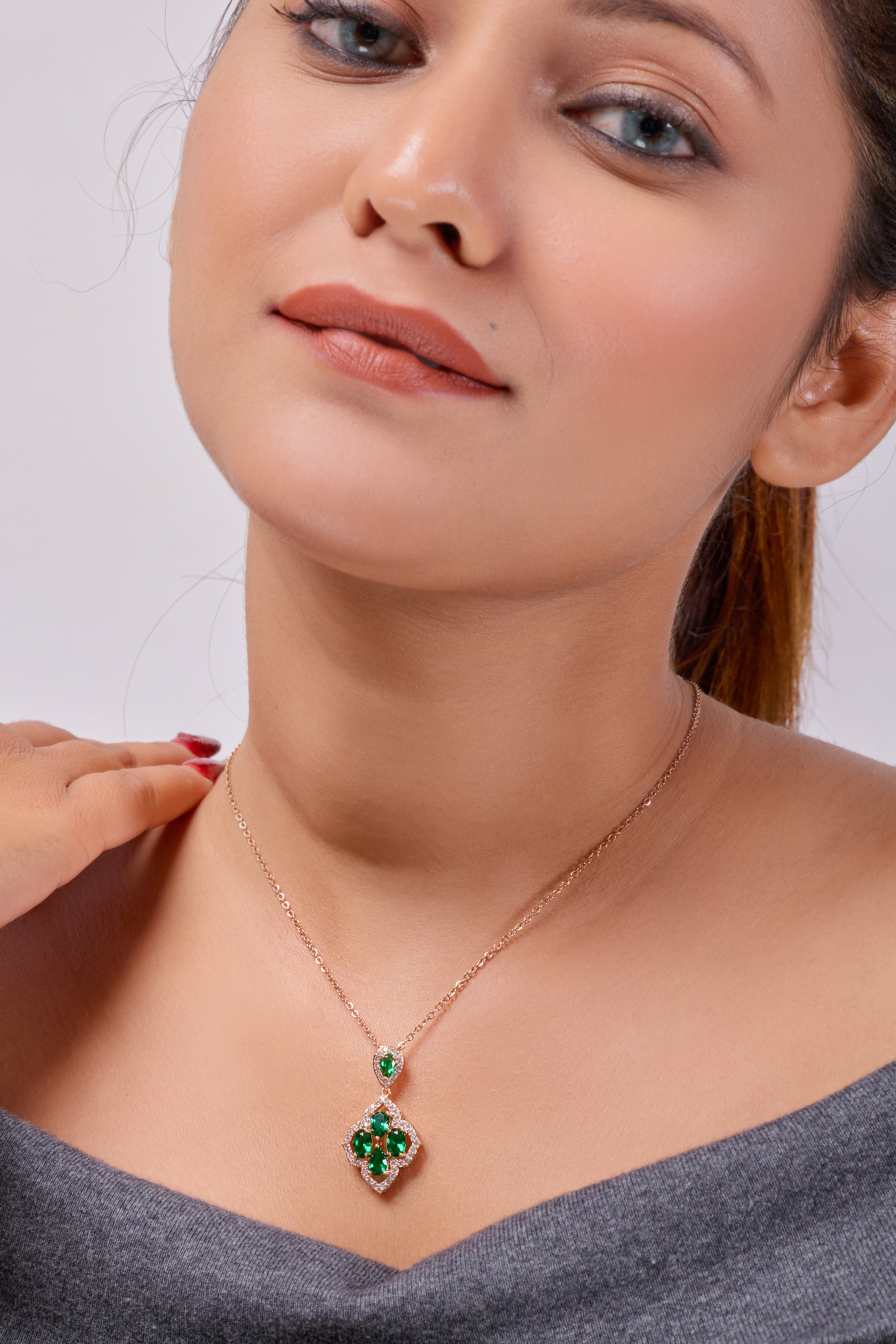 Suhasini Verde Envy Neckless GWN -25