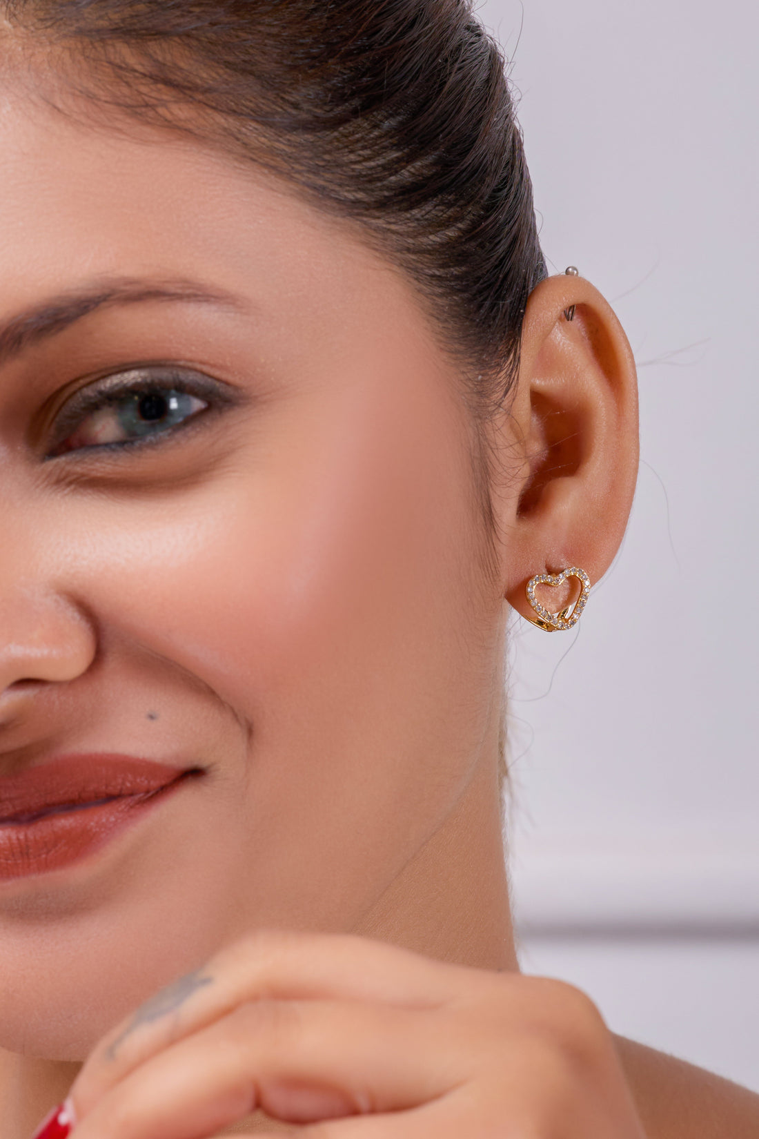 Hridaya Glow Ear Studs GWE -24
