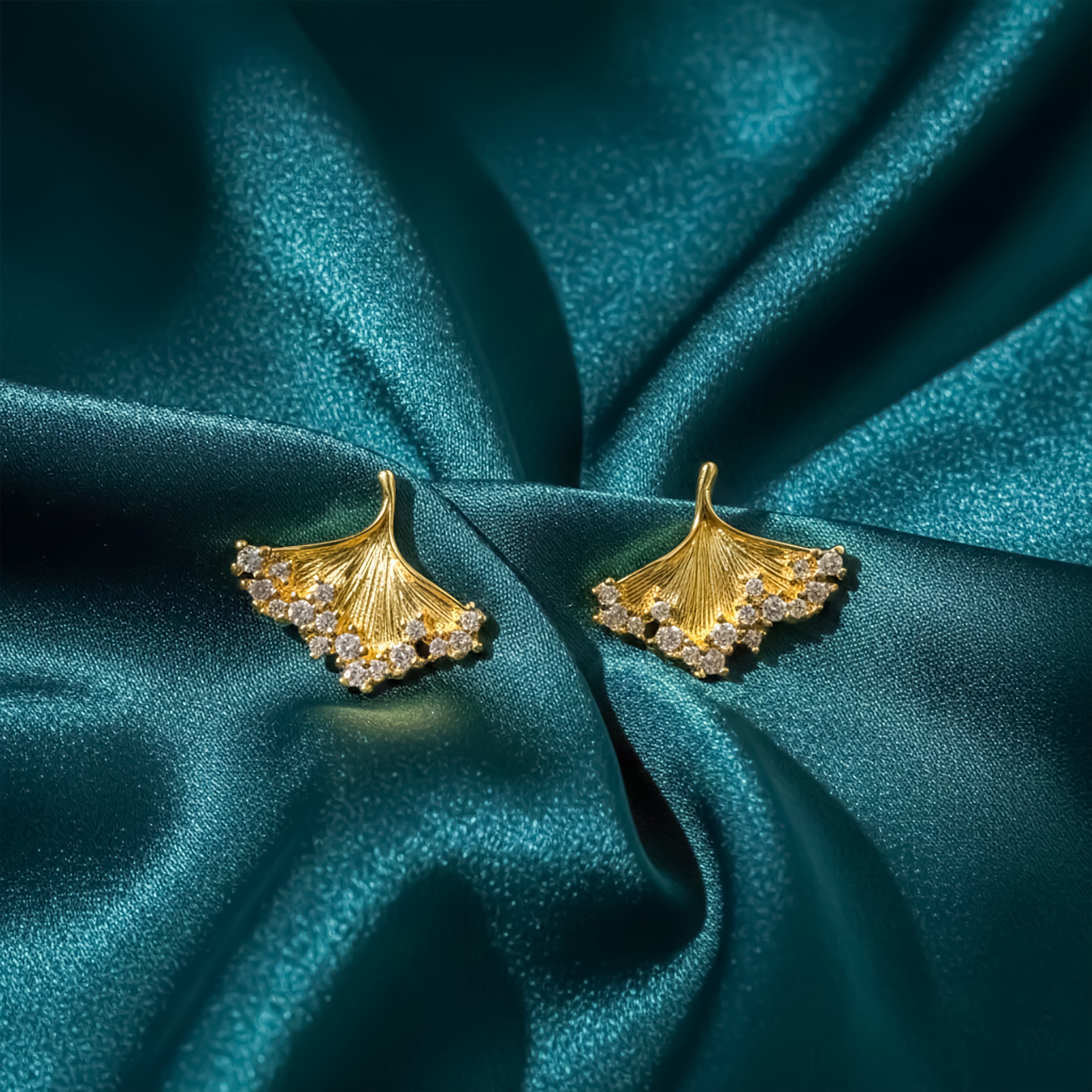 Leaf Stud Earrings for women in Gold - Finora Jewels