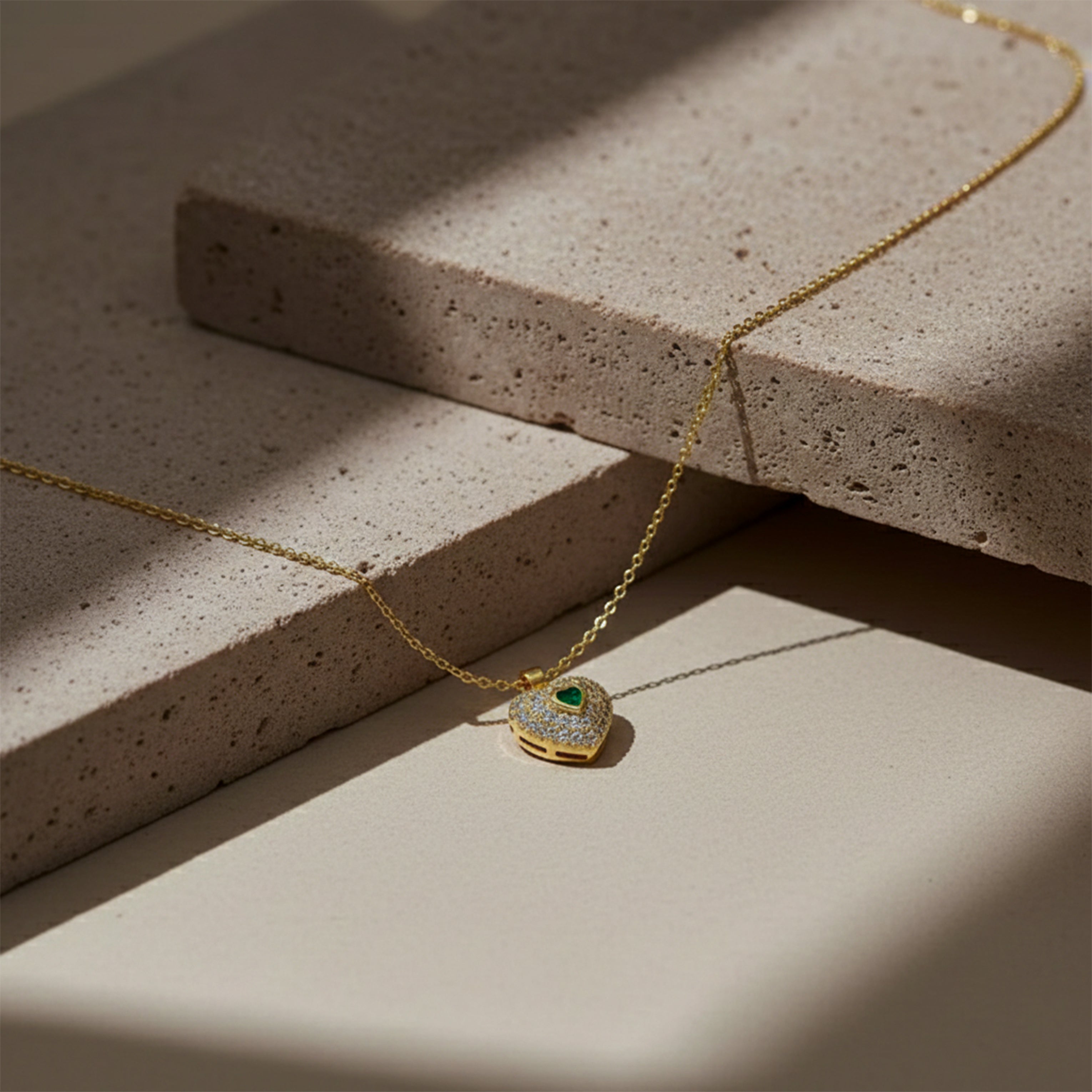 Regal Verde Love Pavé Women Neckless GWN -121