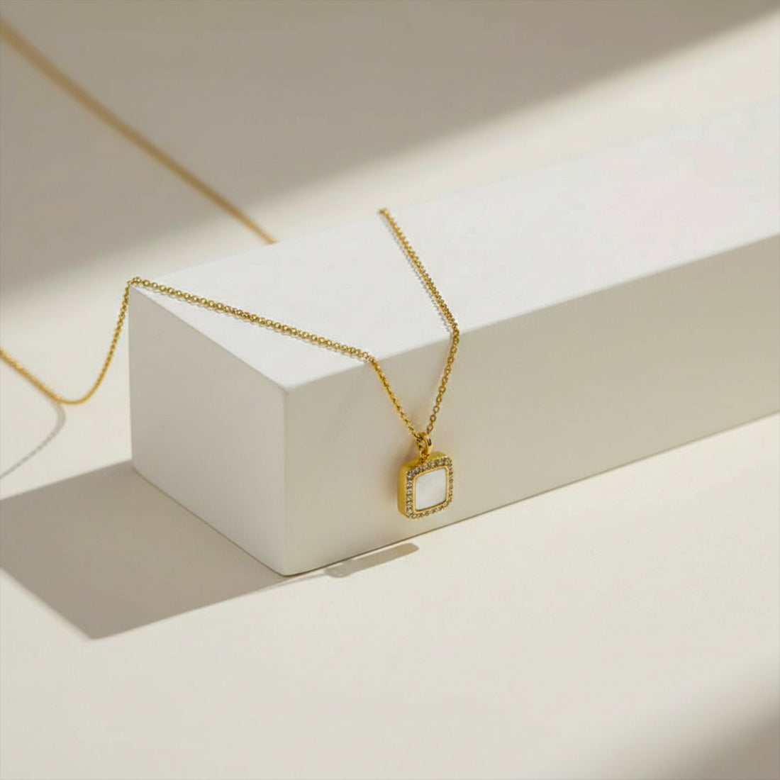 Square-Cut-Cut Mother-of-Moti Women Neckless GWN -71