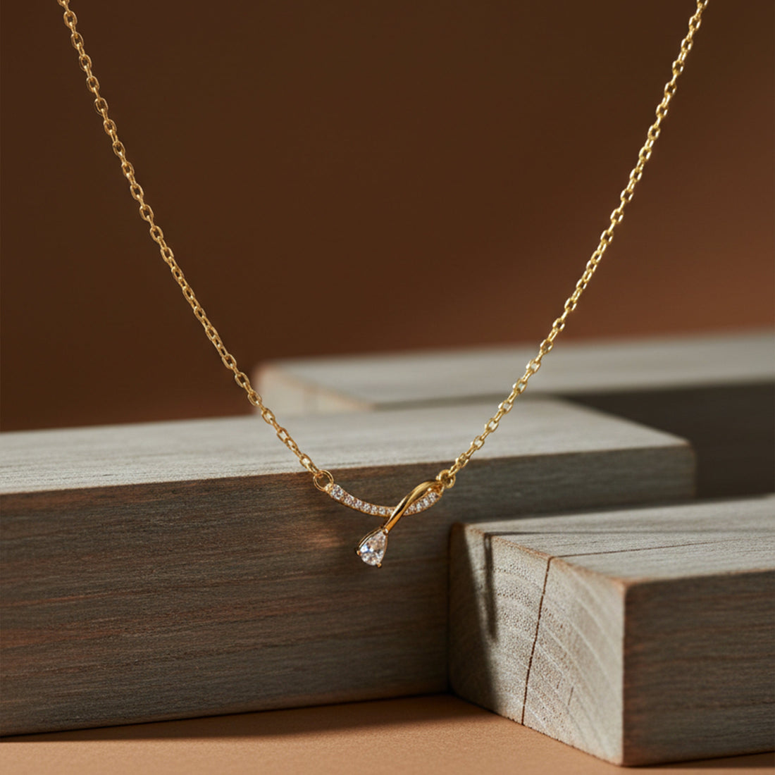 Liora Dangle Neckless GWN -4