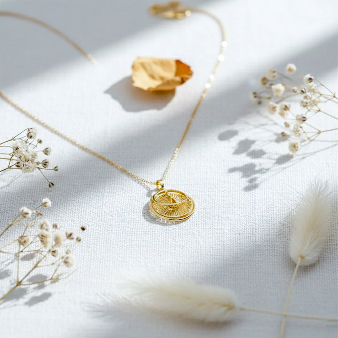 Vintage-Inspired Filigree Circle Necklace for women in Gold - Finora Jewels