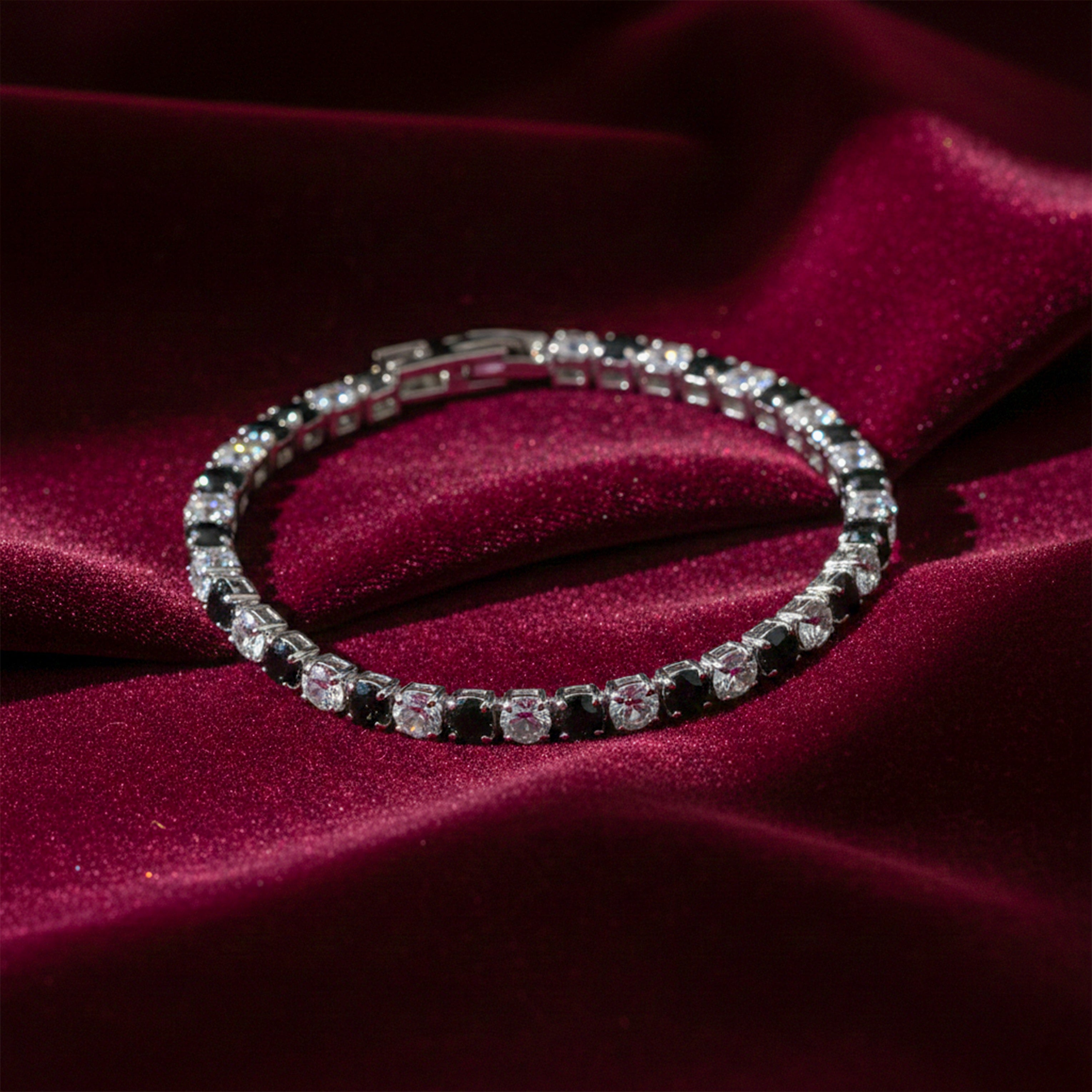 Women Bracelet Black & White Diamond Gold jewellery - Finora Jewels