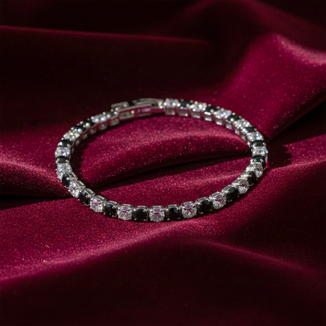 Women Bracelet Black & White Diamond Gold jewellery - Finora Jewels