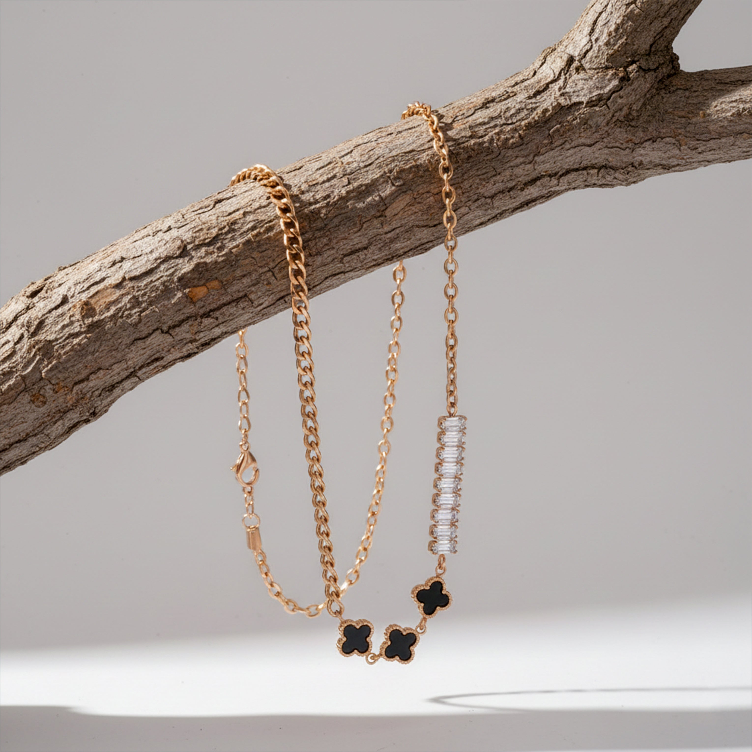 Quatrefoil Black Neckless GWN -22