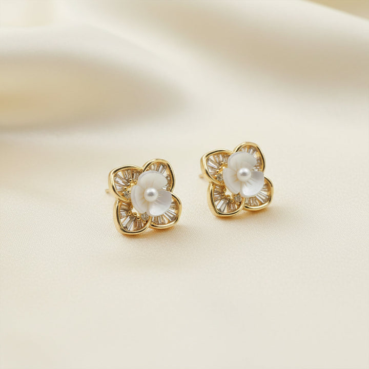 Stud Heart Bloom Earring