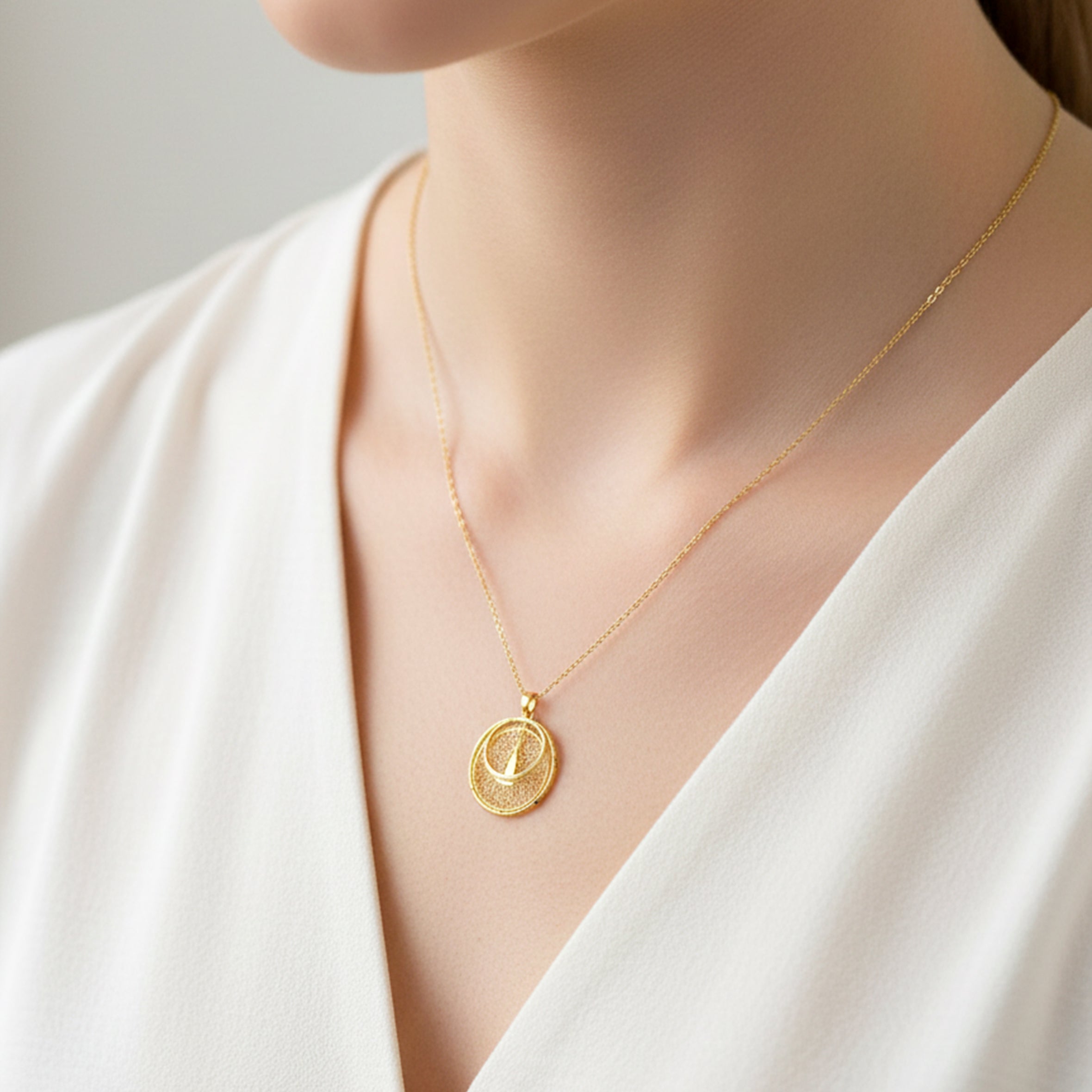 Vintage-Inspired Filigree Circle Necklace for women in Gold - Finora Jewels