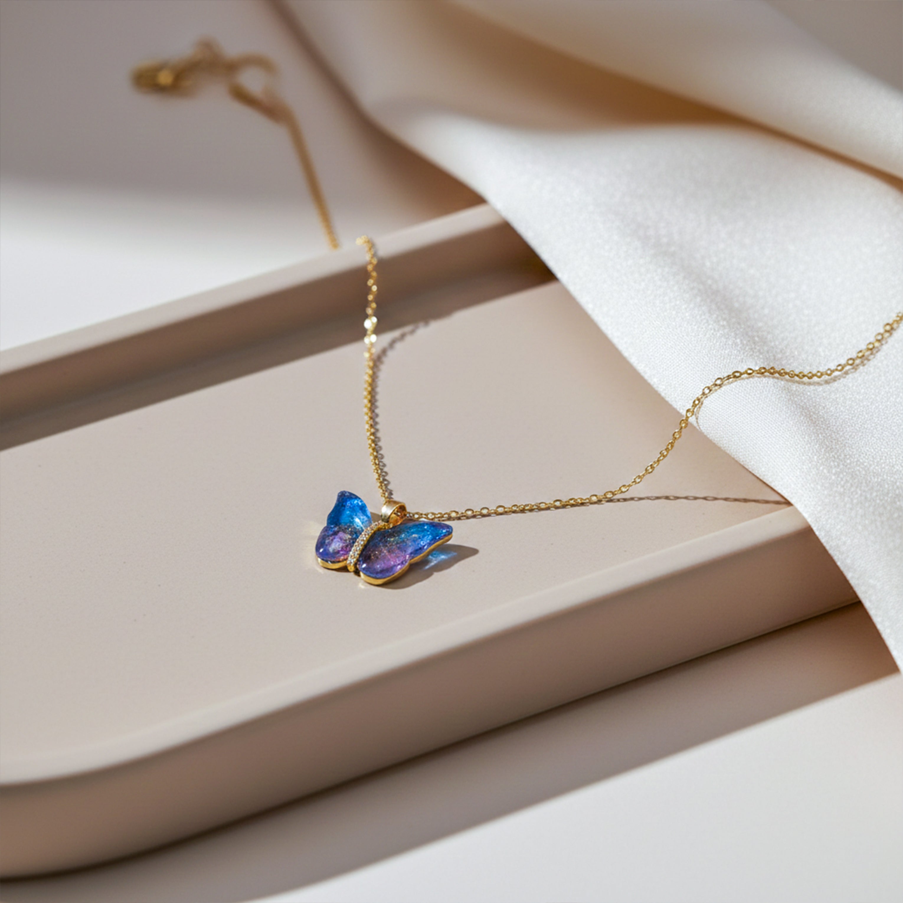 Aurora Papillon Locket Link Set in Gold Finish GWN -155