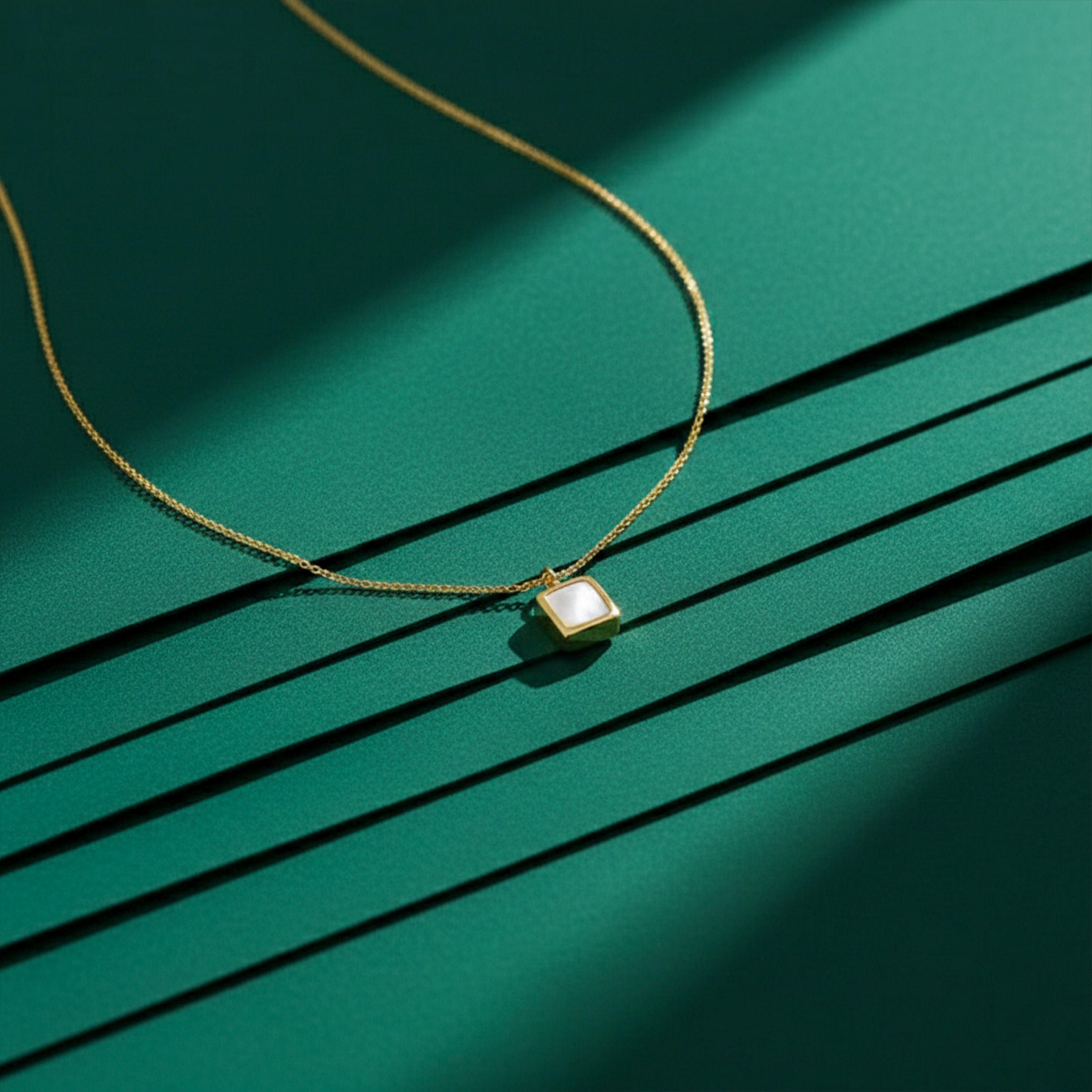 Square-Cut-Cut Mother-of-Moti Women Neckless GWN -71