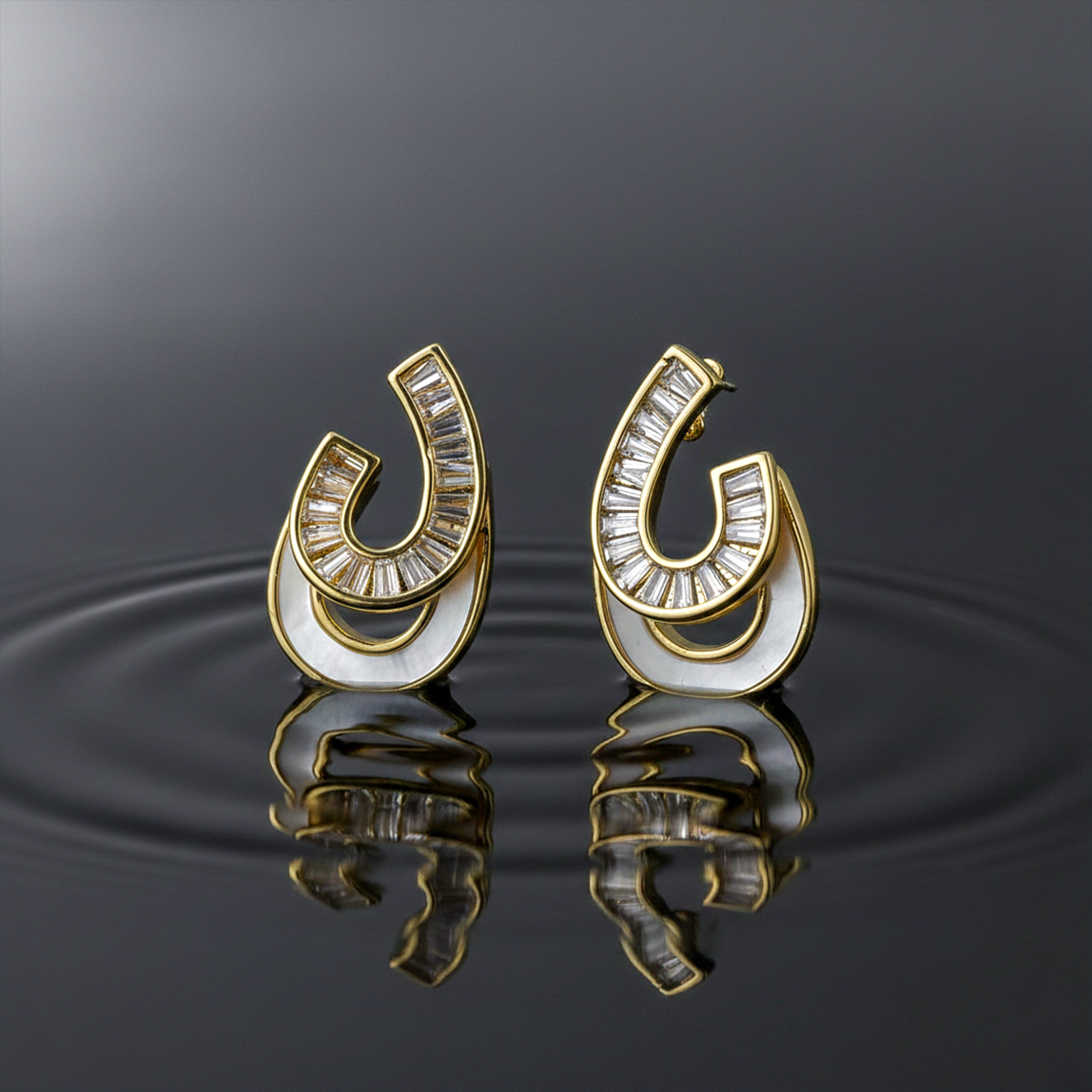 Gold Curv Stud Stud Earrings for women - Finora Jewels