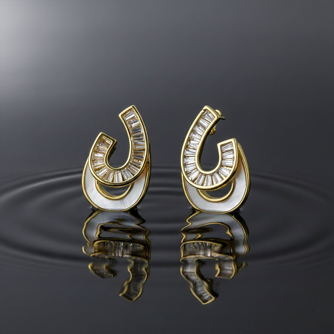 Gold Curv Stud Stud Earrings for women - Finora Jewels