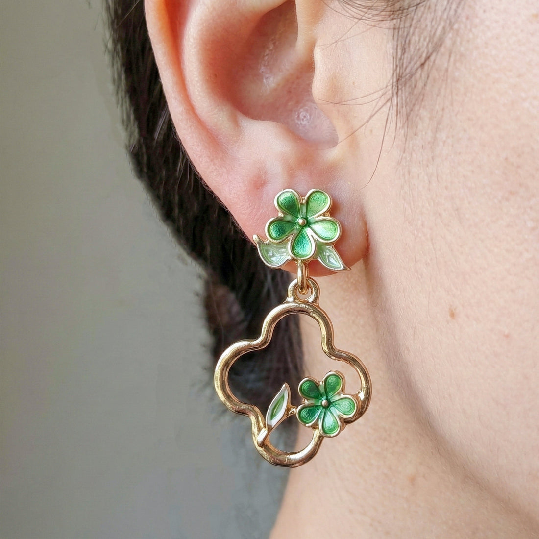 Green Clover Stud Earrings for women in Gold - Finora Jewels
