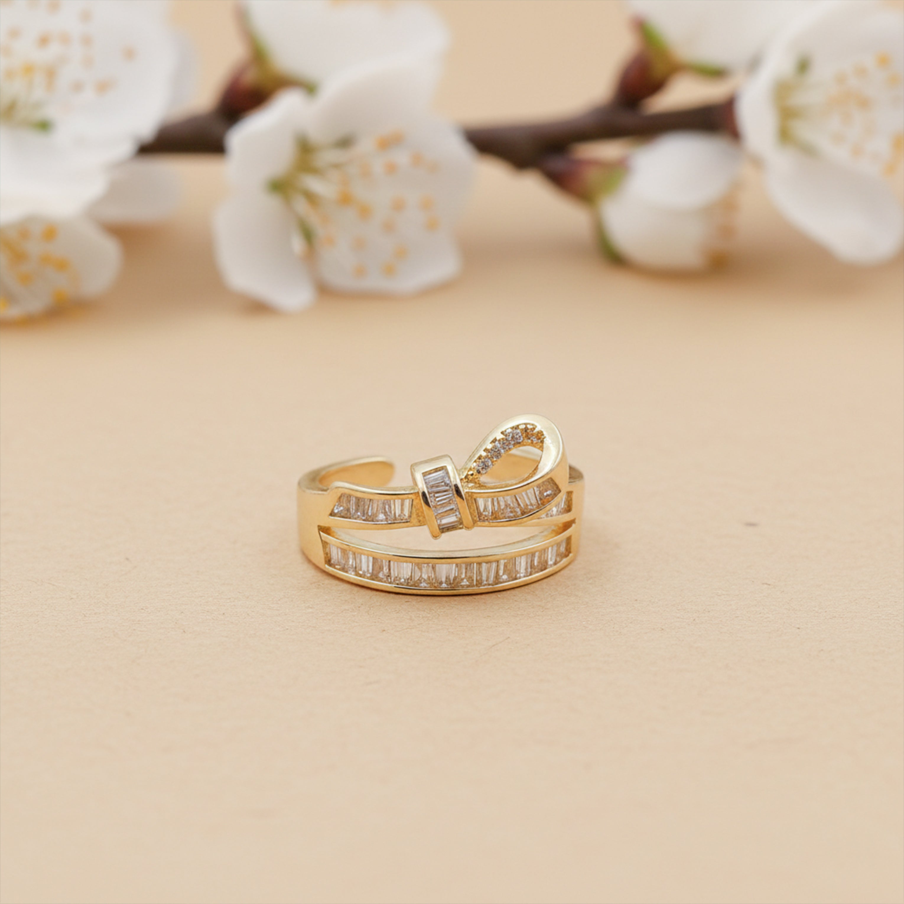 Gold-Toned Luxe Knot Band Band GWR -50