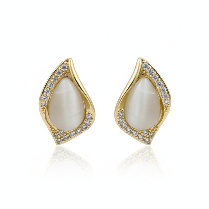Graceful Pear-Cut Cubic Zirconia Post Ear Studs GWE -142