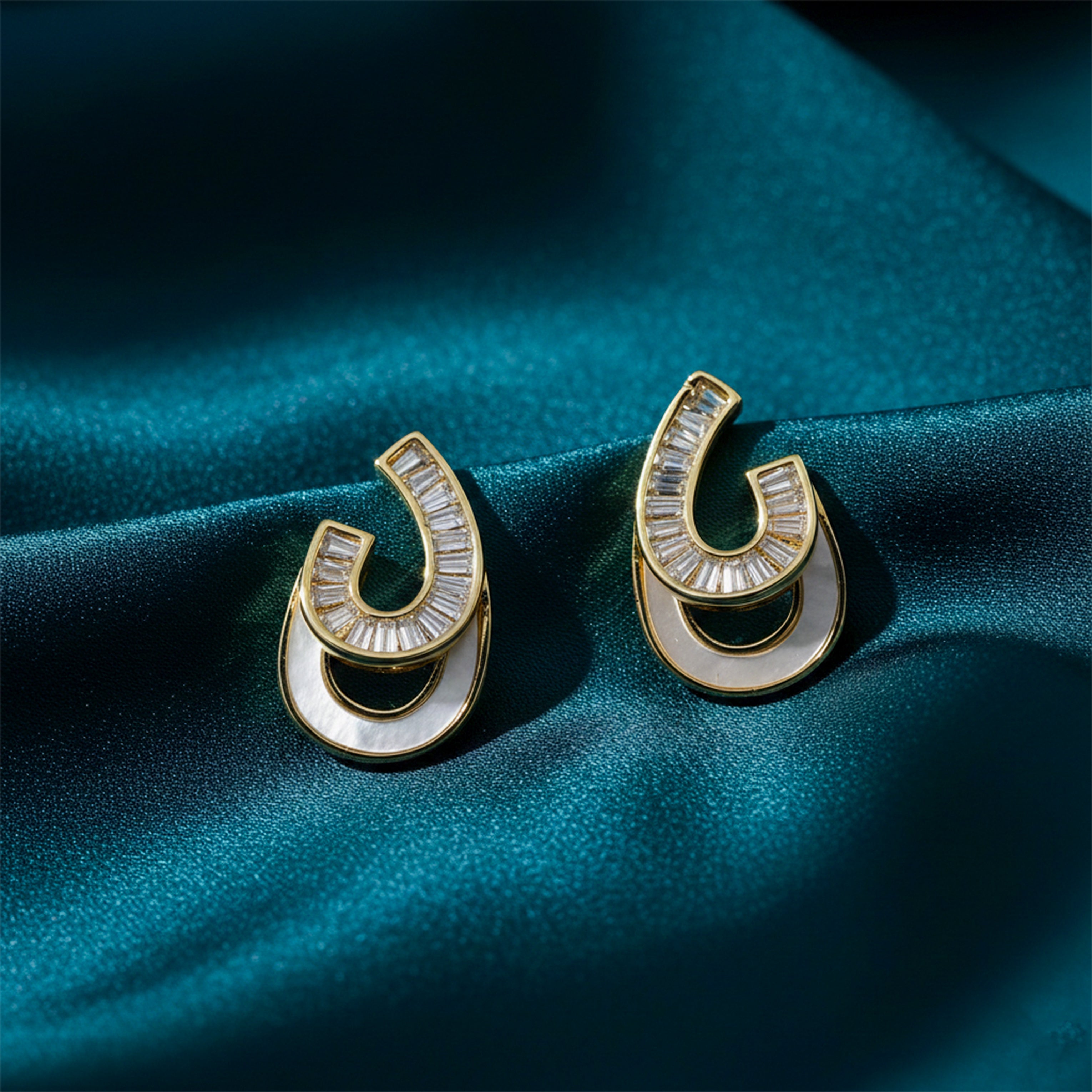 Gold Curv Stud Stud Earrings for women - Finora Jewels