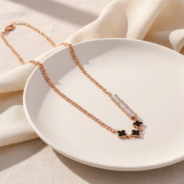 Quatrefoil Black Neckless GWN -22