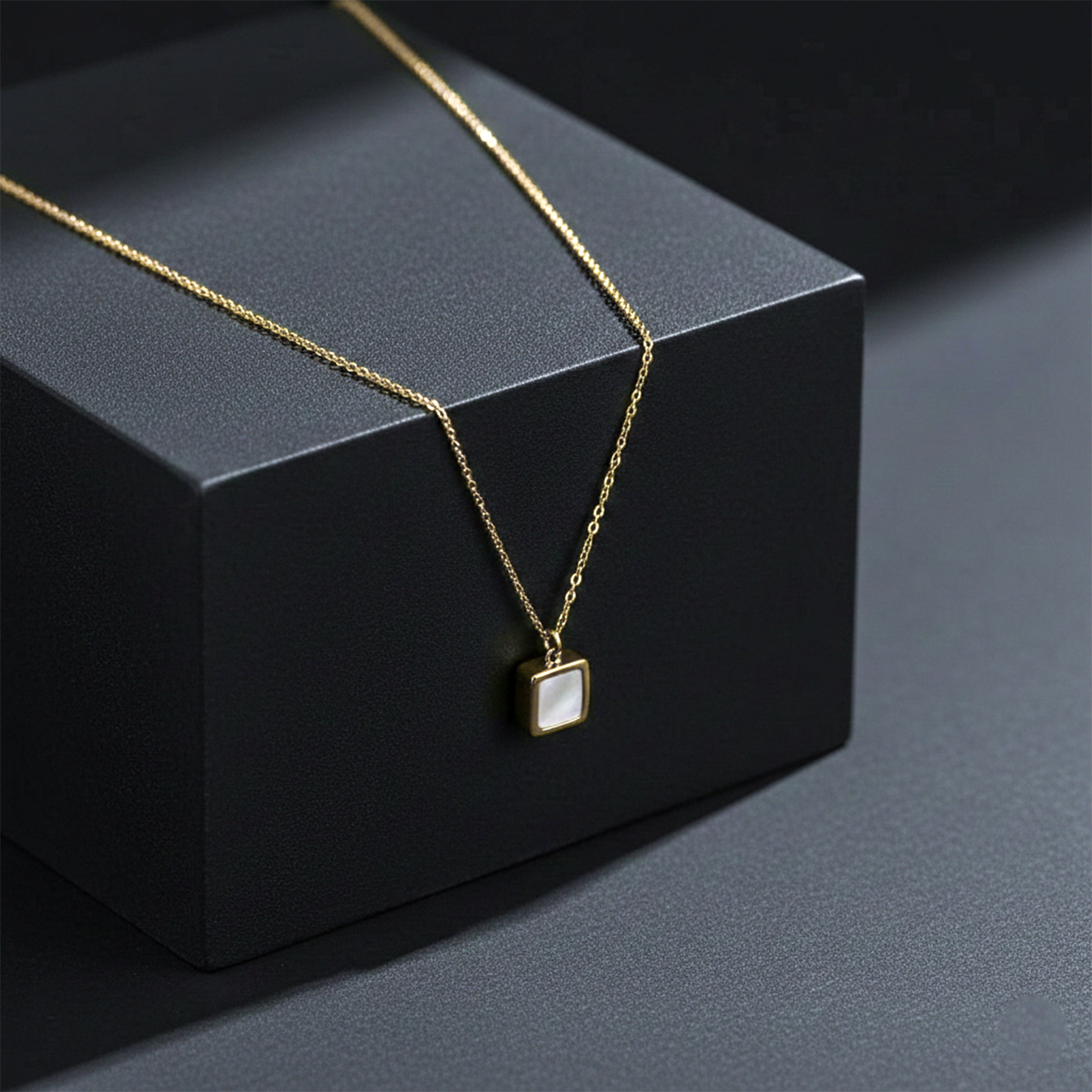 Square-Cut-Cut Mother-of-Moti Women Neckless GWN -71