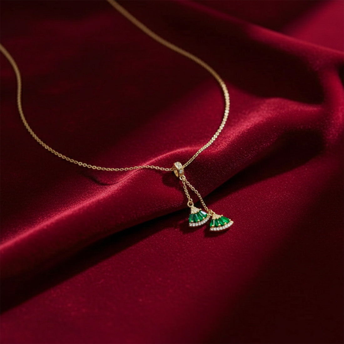 Dangling Fan Accent Women Neckless GWN -95