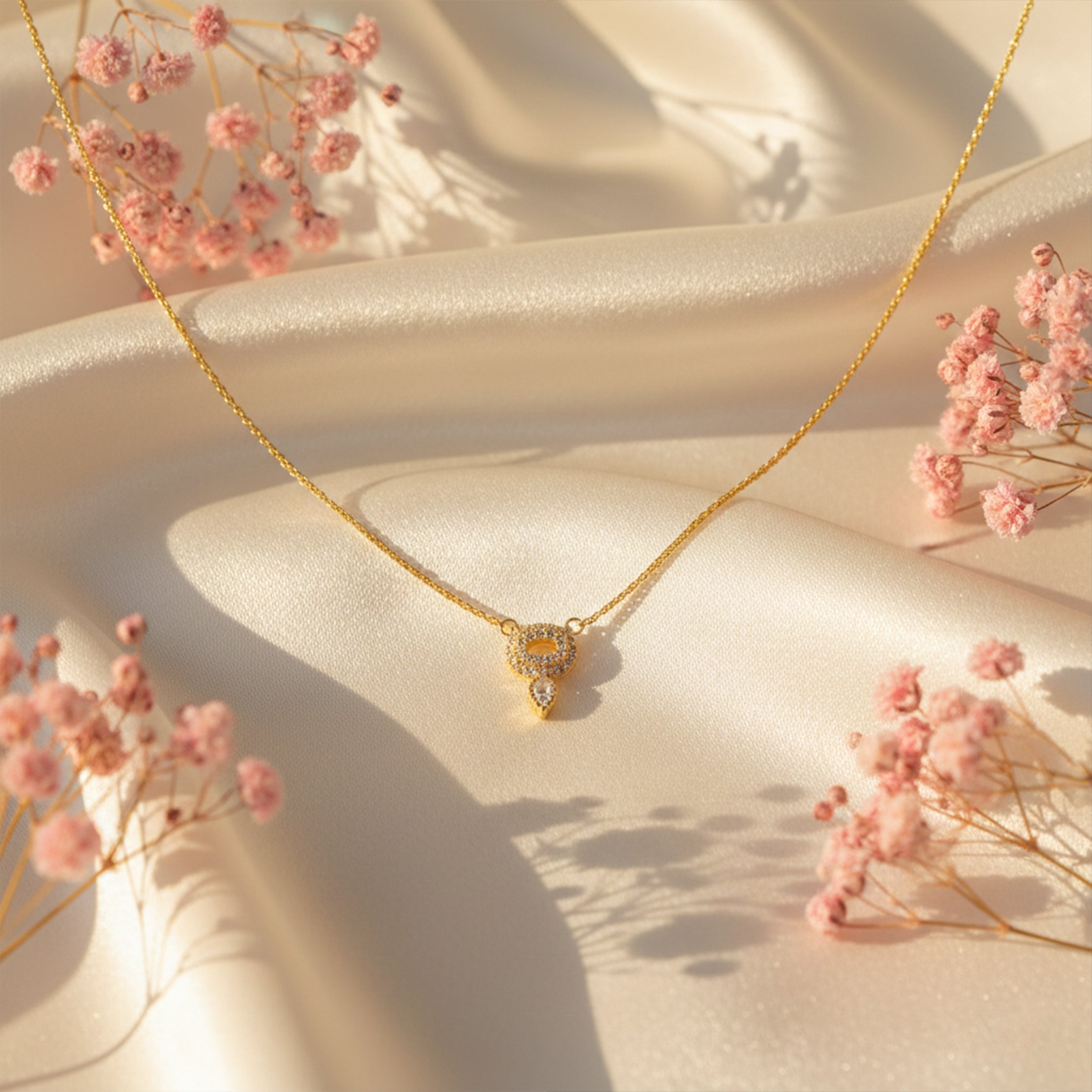 Gold-Toned Quatrefoil Spark Locket Link Set GWN -55