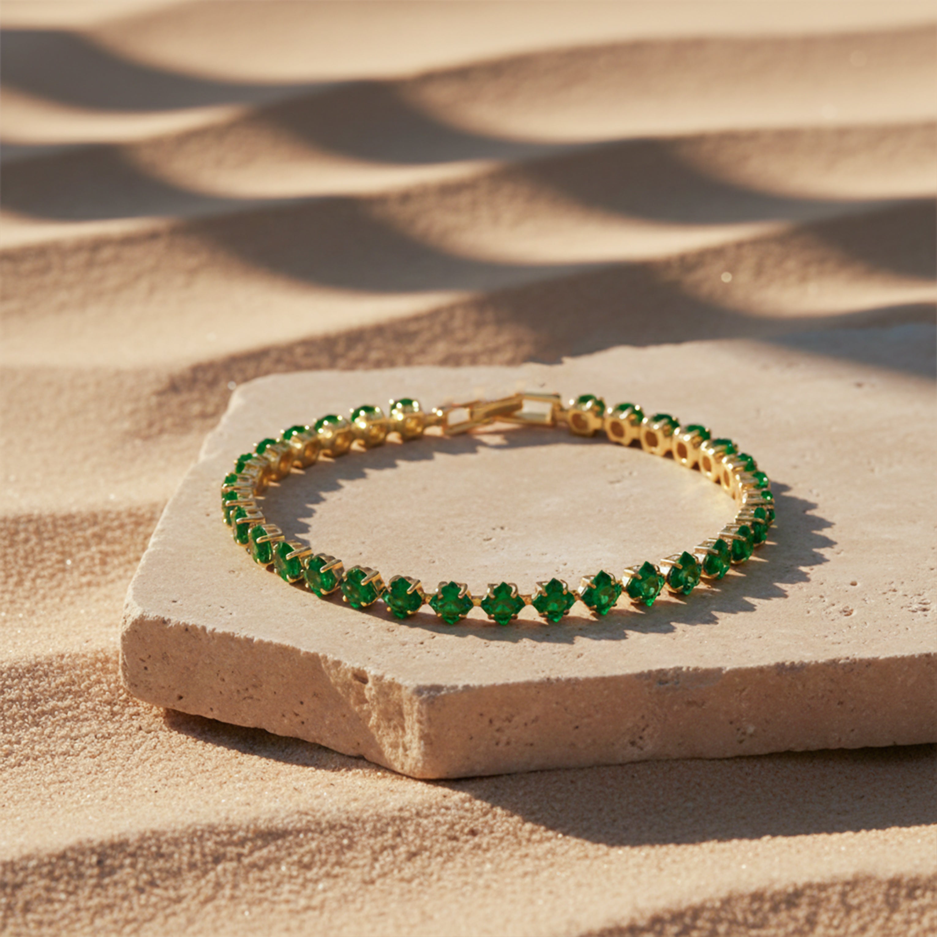 Emerald Clover Tennis Bracelet for women in Gold - Finora Jewels
