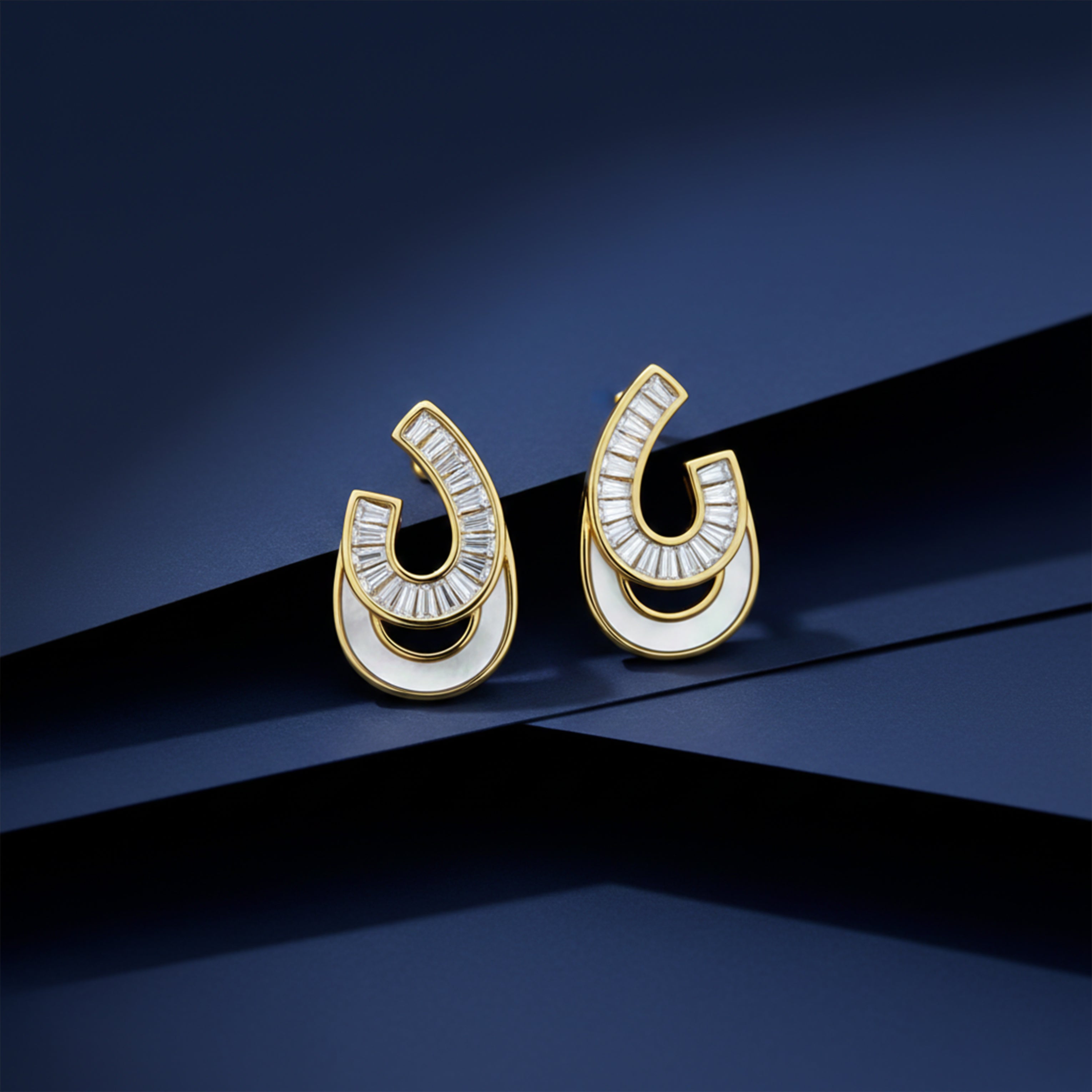 Gold Curv Stud Stud Earrings for women - Finora Jewels