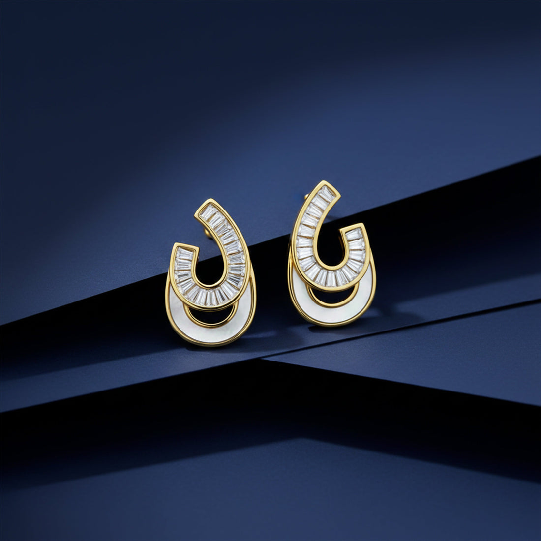 Gold Curv Stud Stud Earrings for women - Finora Jewels