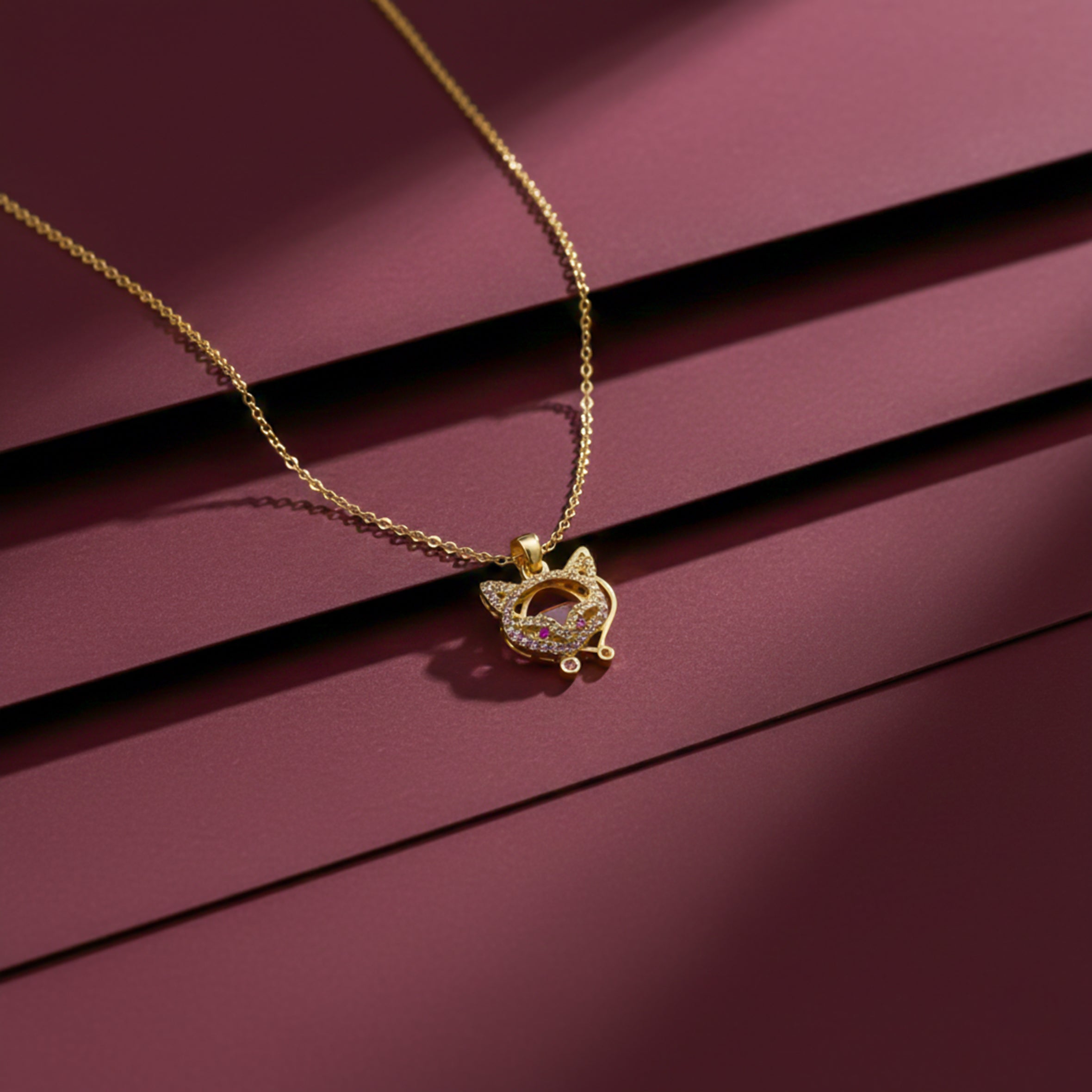 Dazzling Gold-Toned Fox Locket Women Link Set GWN -122