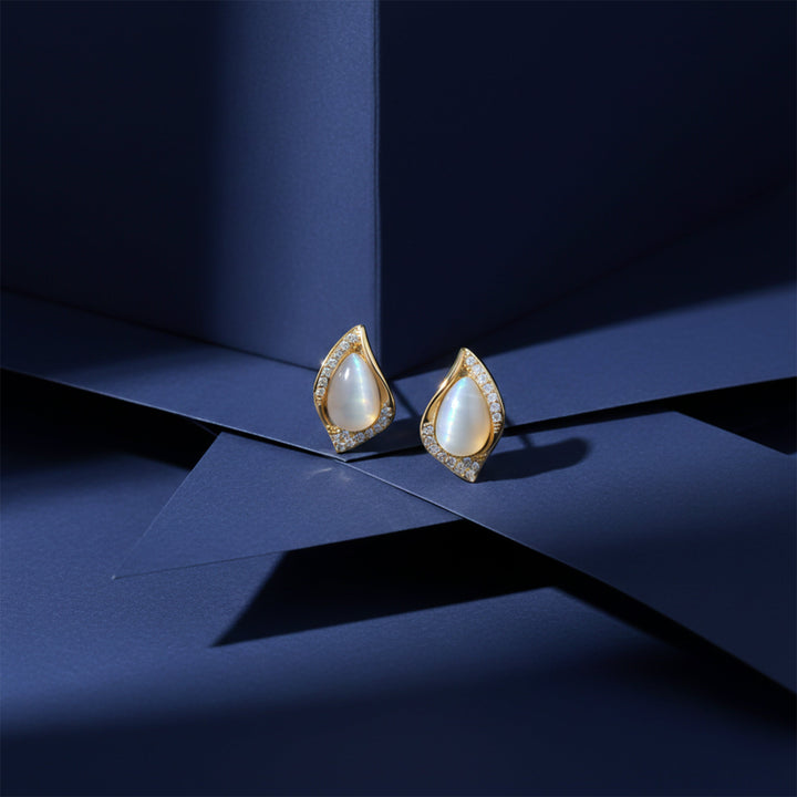 Graceful Pear-Cut Cubic Zirconia Post Ear Studs GWE -142