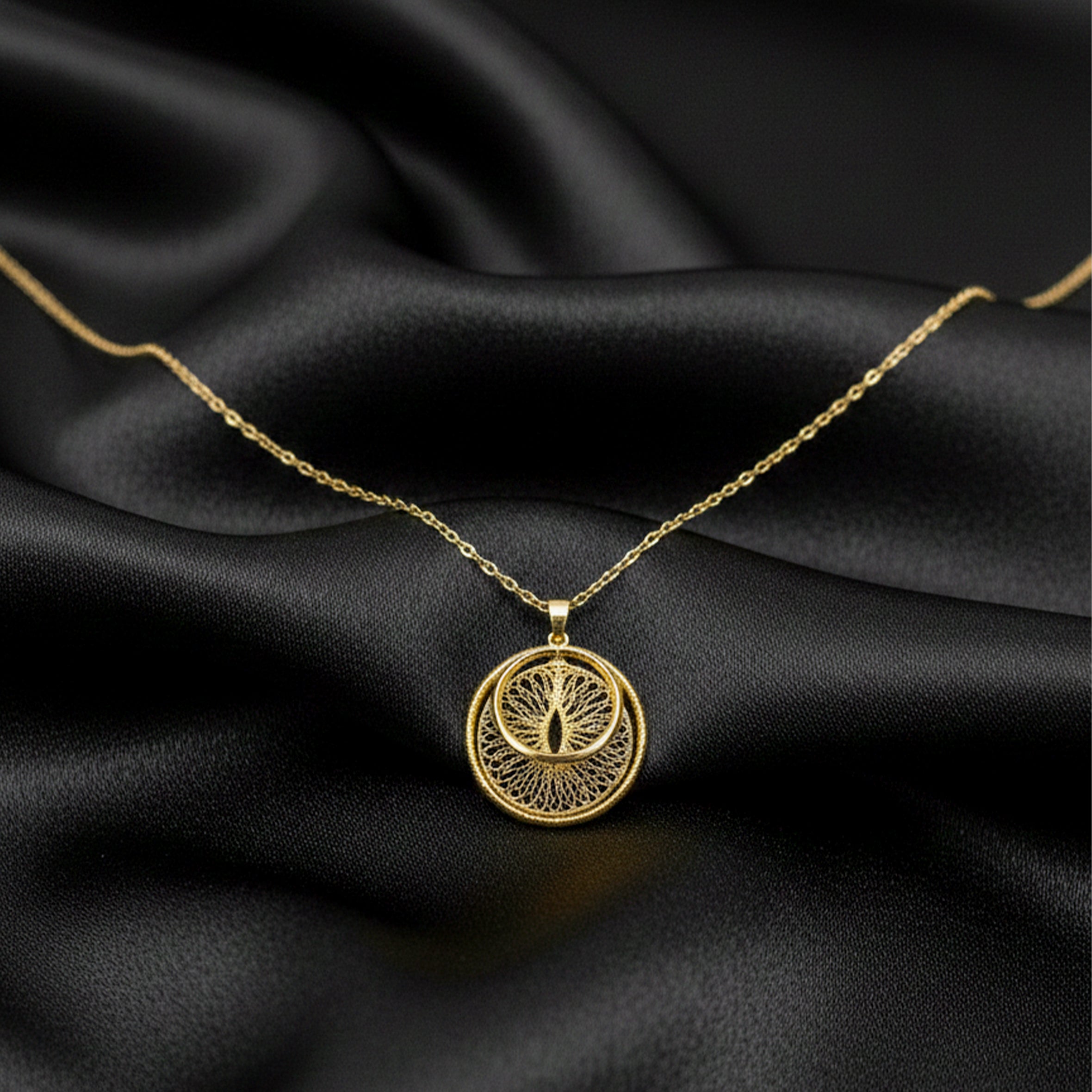 Vintage-Inspired Filigree Circle Necklace for women in Gold - Finora Jewels