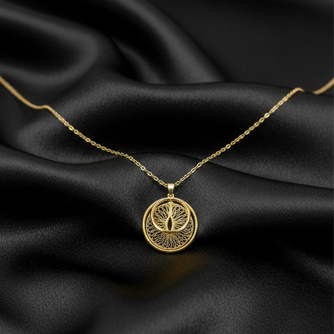 Vintage-Inspired Filigree Circle Necklace for women in Gold - Finora Jewels